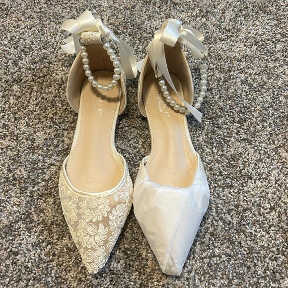 Crochet Lace Pointy Toe with Pearls Ankle Strap - Picture 2 of 3